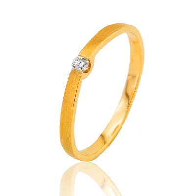 Pierścionek z diamentem