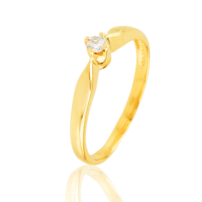 Pierścionek z brylantem