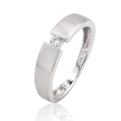 Pierścionek z diamentem